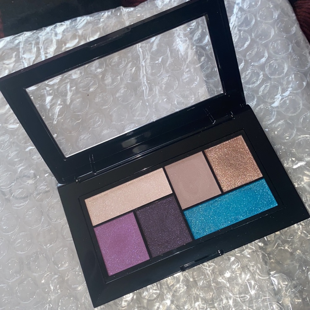 Maybelline The City Mini Palette! Like New!!